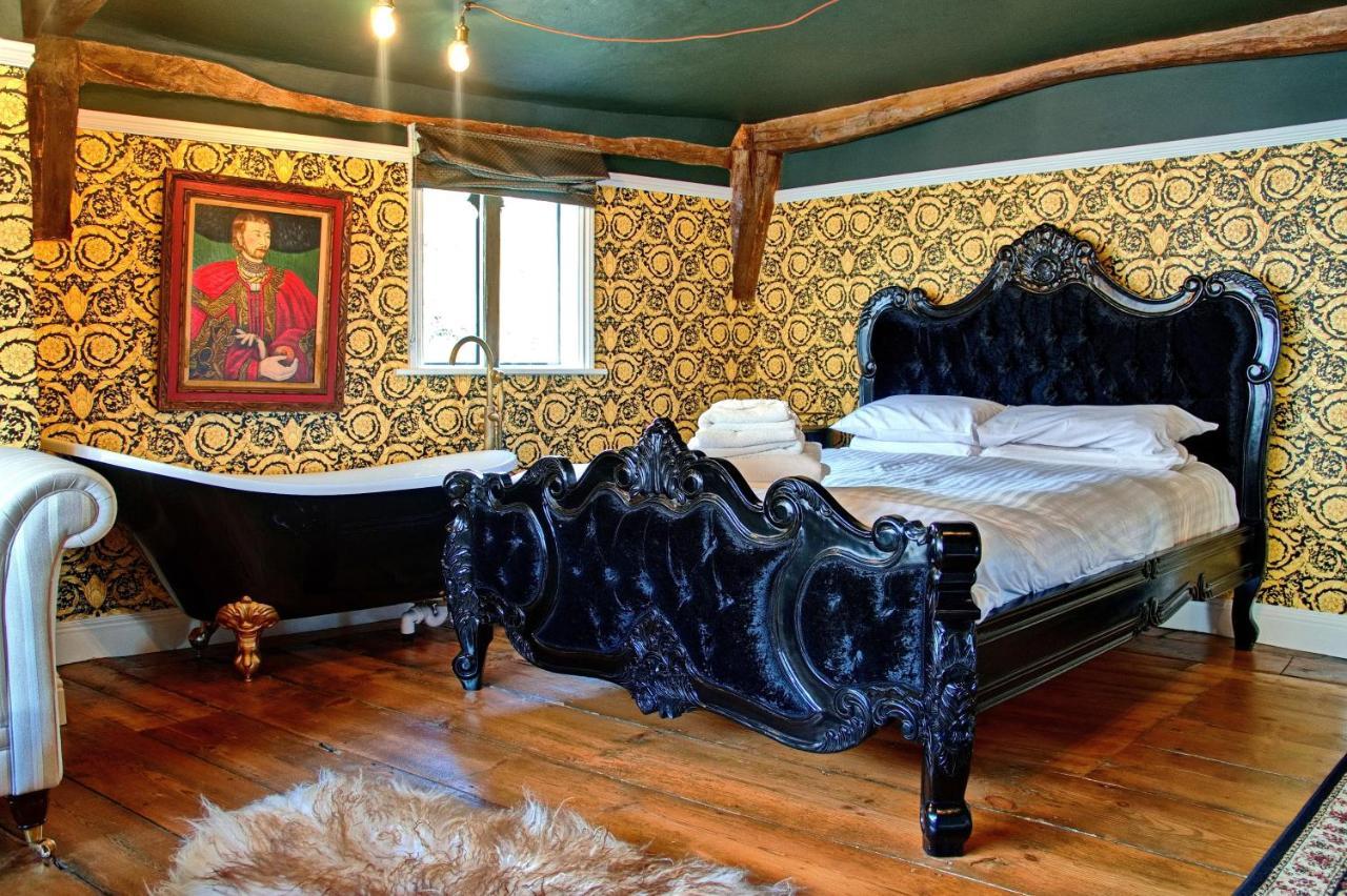 Huge Deluxe 600 Year Old Essex Manor, Hot Tub, Cinema Room, Sky Tv Саффрон-Уолден Экстерьер фото
