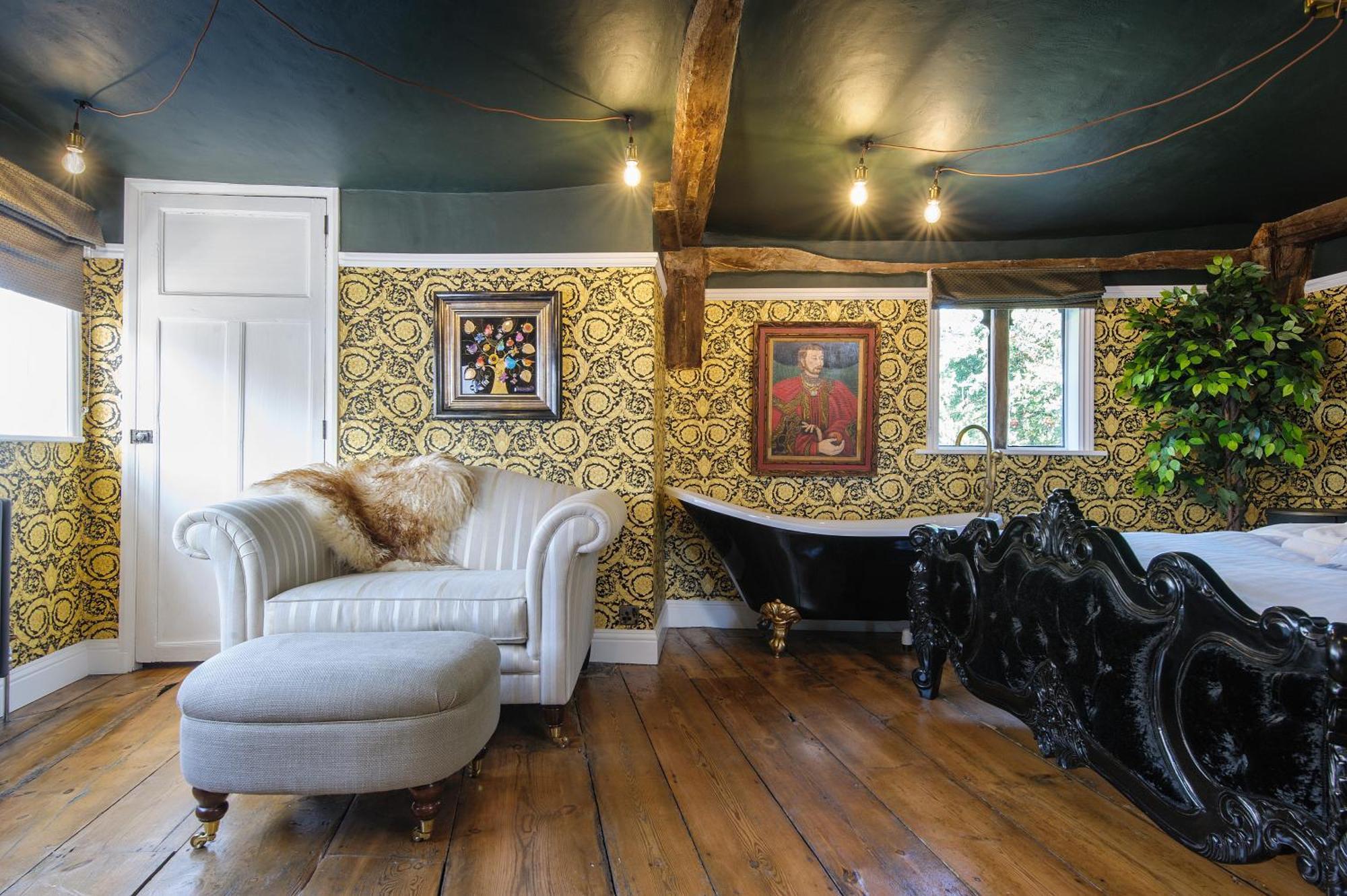 Huge Deluxe 600 Year Old Essex Manor, Hot Tub, Cinema Room, Sky Tv Саффрон-Уолден Экстерьер фото