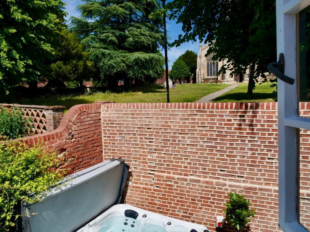 Huge Deluxe 600 Year Old Essex Manor, Hot Tub, Cinema Room, Sky Tv Саффрон-Уолден Экстерьер фото