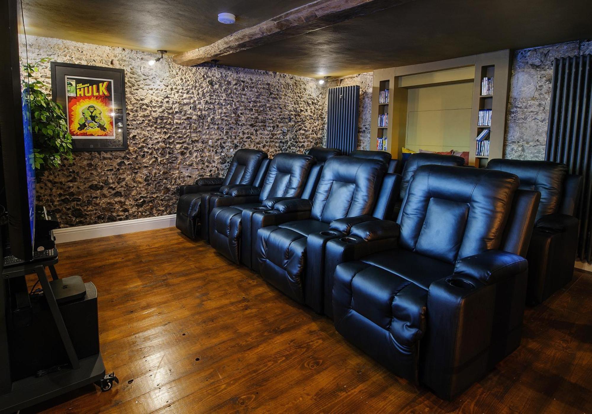 Huge Deluxe 600 Year Old Essex Manor, Hot Tub, Cinema Room, Sky Tv Саффрон-Уолден Экстерьер фото
